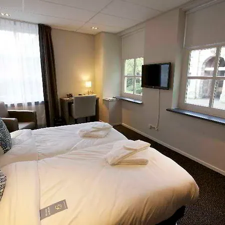 De Koepoort 酒店 恩克赫伊曾